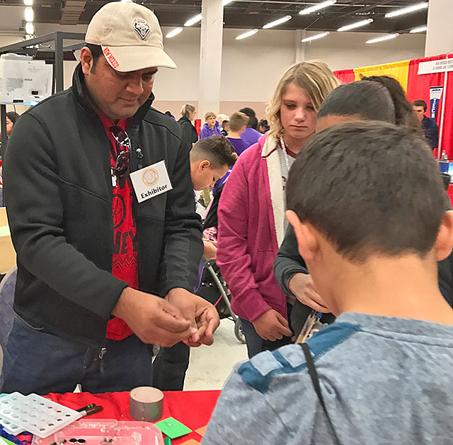 CHTM demonstrates fun with lighting science to kids at the Discovery Festival